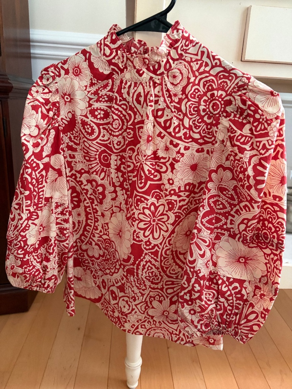 Women's Pinch Red Floral Blouse with Ruffle Collar and Puff Sleeves XS